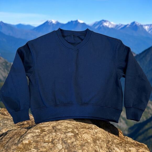 Unbranded Tops - Women’s Navy Blue V-Neck Long Sleeves Crop Sweatshirt Size M NWOT